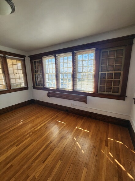 Building Photo - 222 N 5th St