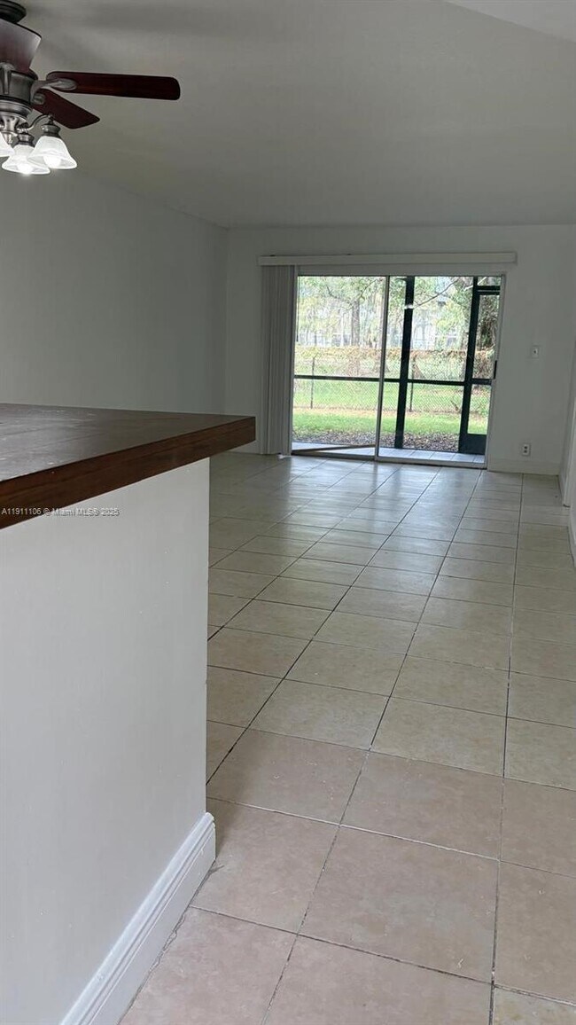 Building Photo - 7925 Fairview Dr