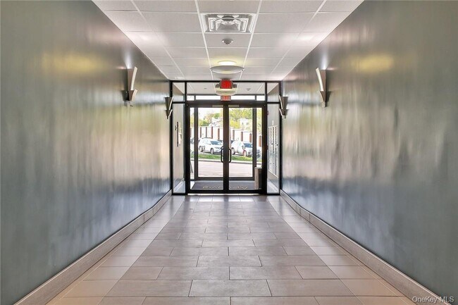 Building Photo - 68 Lake St