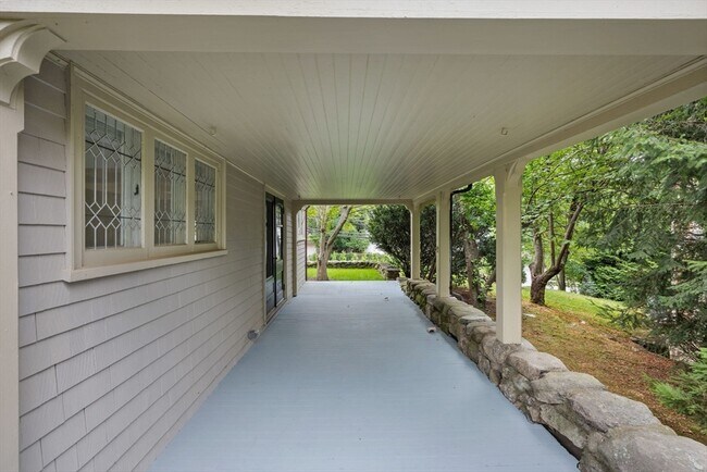 Building Photo - 476 Heath St