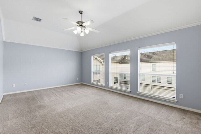 Building Photo - Charming Corner Townhouse in the Heart of Midtown