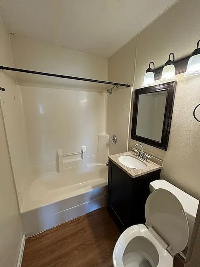 Building Photo - 1324 Fairlawn Dr