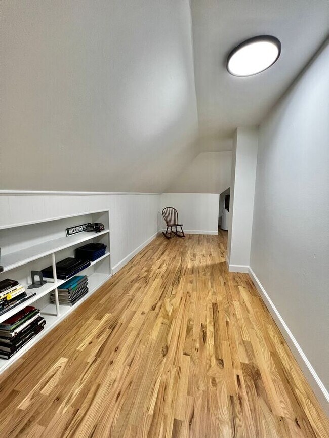 Building Photo - Update 4 Bed 2 Bath House in Old Town! Ava...