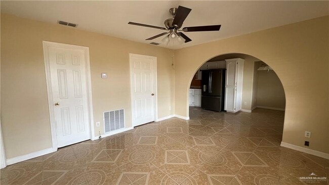 Building Photo - 17 N Seminary Rd