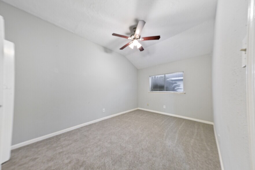 Building Photo - 10530 Rippling Fields Dr
