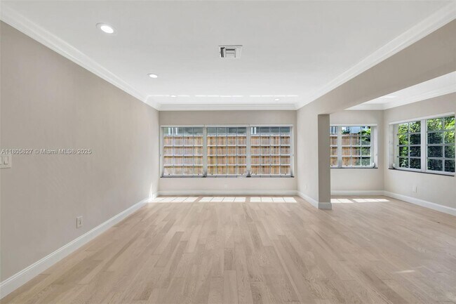 Building Photo - 1205 SE 11th Ct