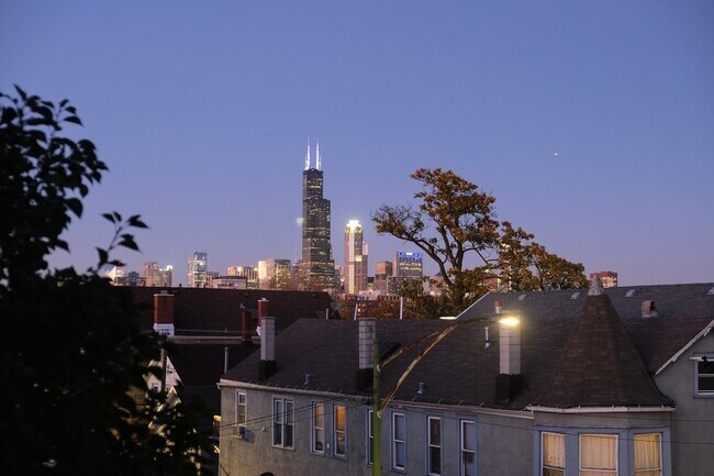 Building Photo - 1025 W Cullerton St