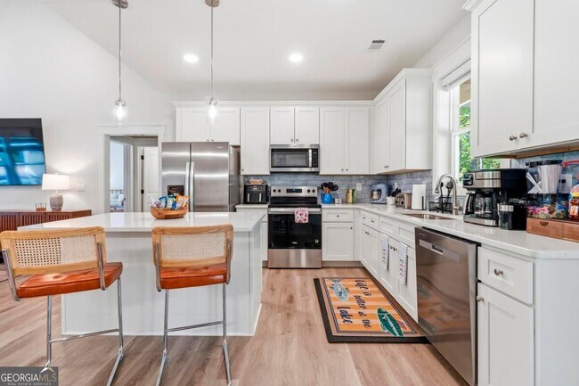 Building Photo - 183 Crooked Creek Dr