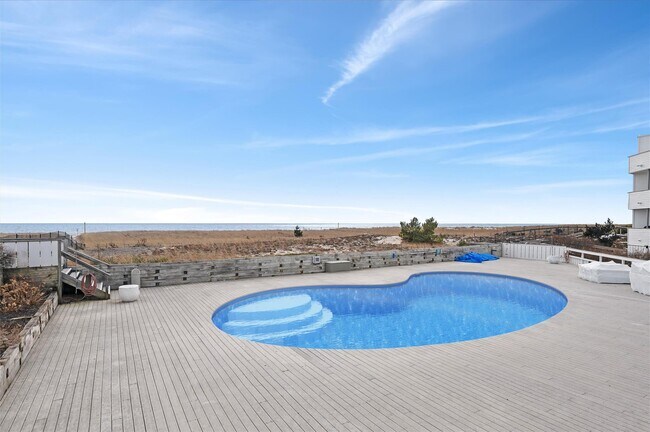 Building Photo - 261 Dune Rd