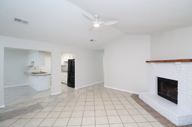 Building Photo - 3 bed 2 bath home in southwest Pensacola ~...