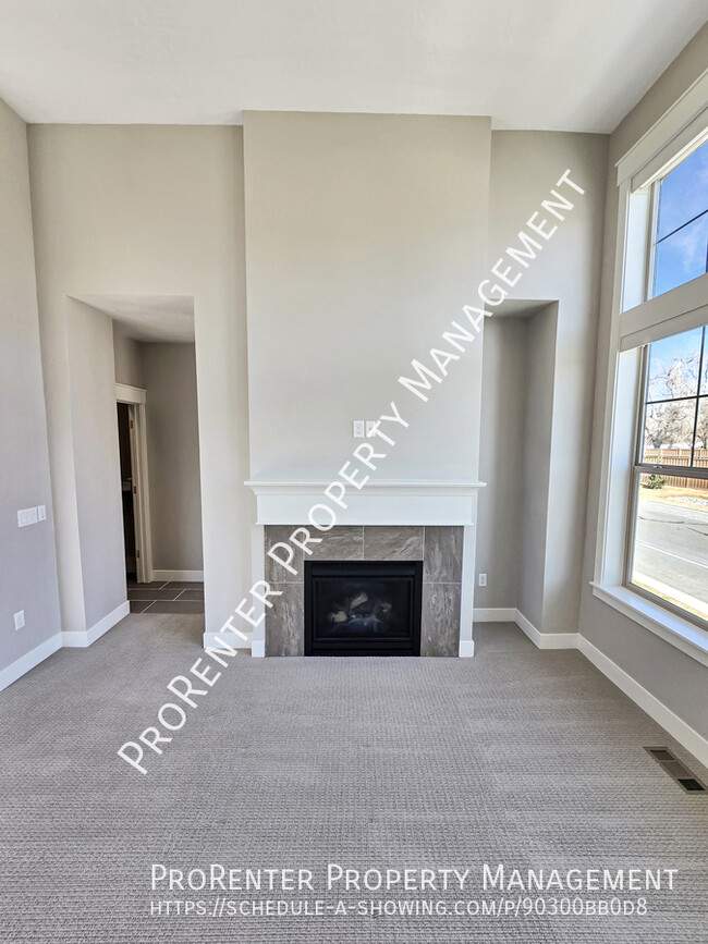 Building Photo - Modern 3 Bed, 2.5 Bath Sandy Townhome