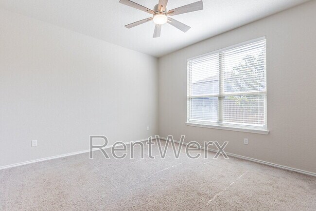 Building Photo - 10110 Jardin Verde