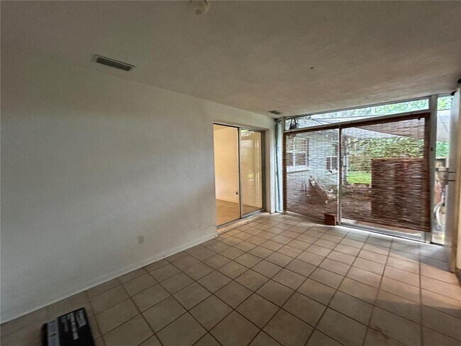 Building Photo - 1215 NE 21 Ave