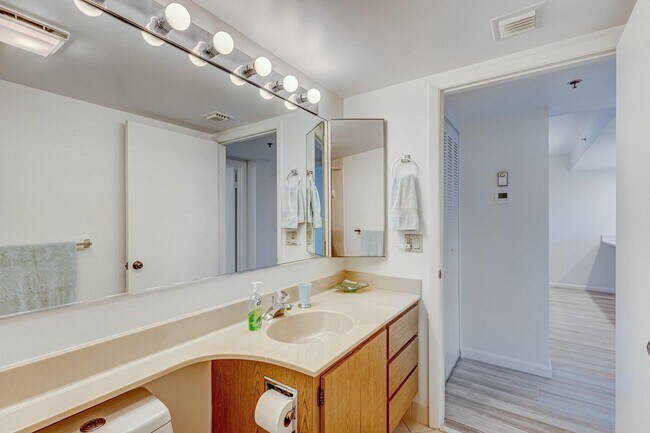 Building Photo - 601 S Seas Dr