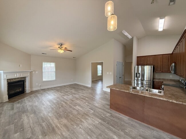 Building Photo - 211 High Green Dr