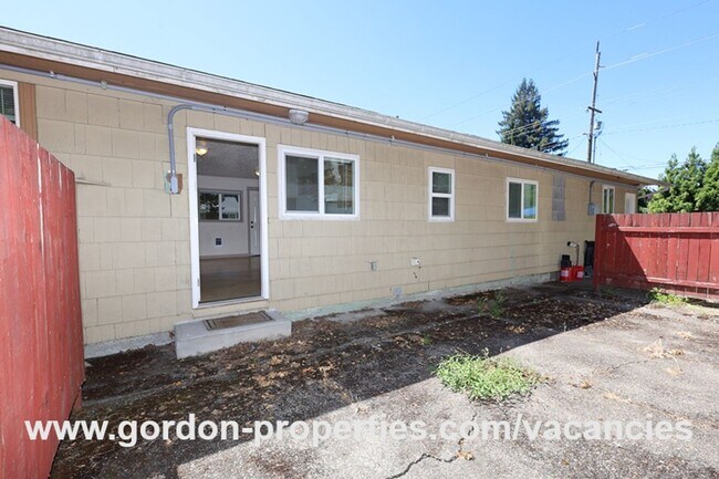 Building Photo - SE Arista Dr - 1 bedroom apartment in the ...