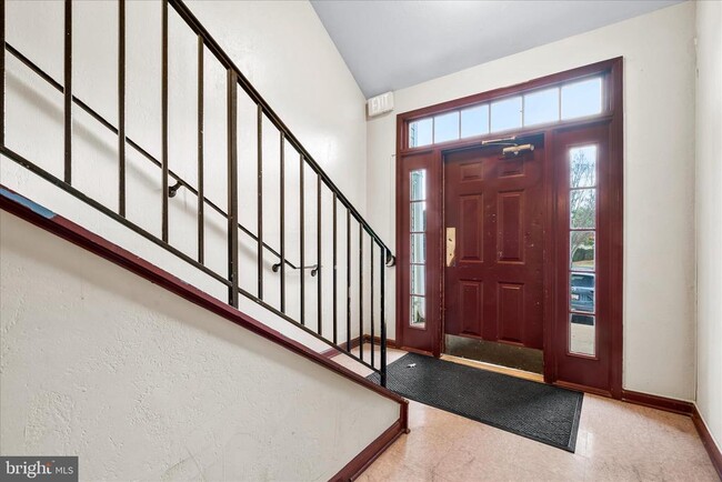 Building Photo - 5640 Wade Ct