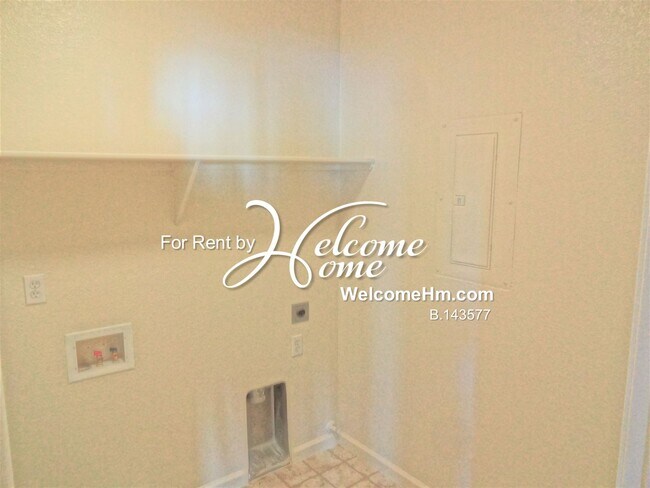 Building Photo - Spacious Triana North Townhome