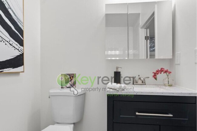 Building Photo - Rare Renovated 3BR/2BA Townhouse with Private Yard & NYC Views
