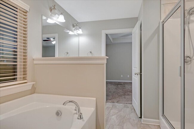 Building Photo - 5121 Heathbrook Dr