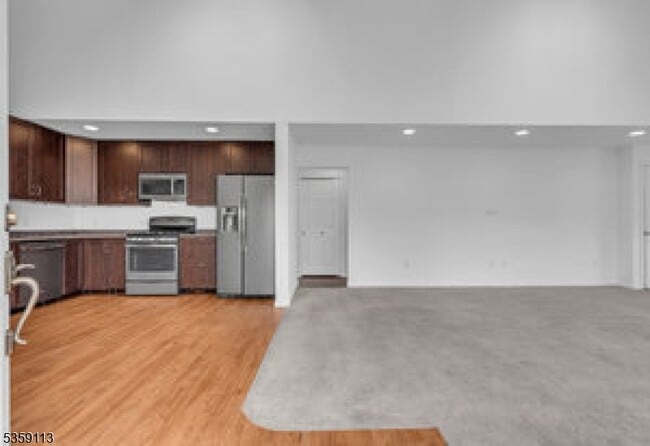 Building Photo - 513 Harding Ave