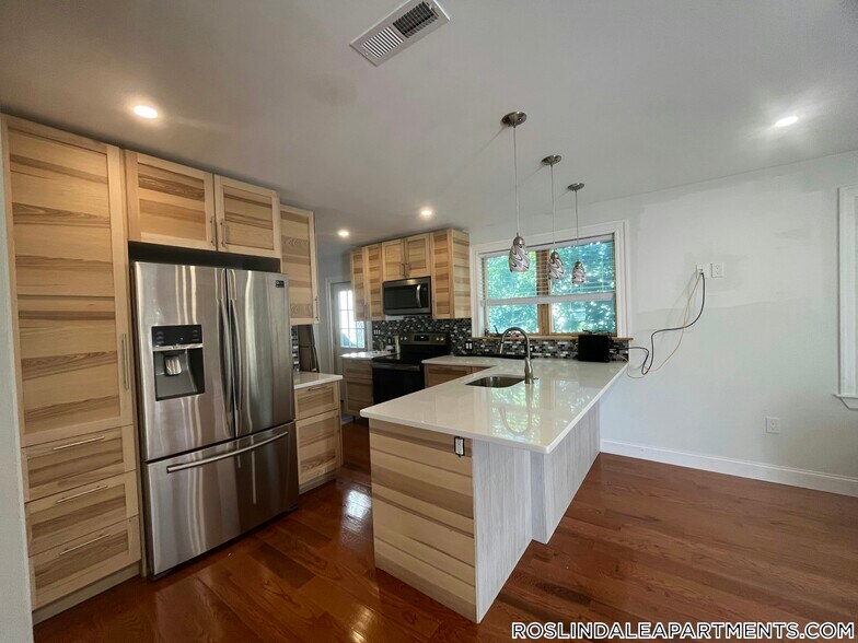 Building Photo - 4350 Washington St