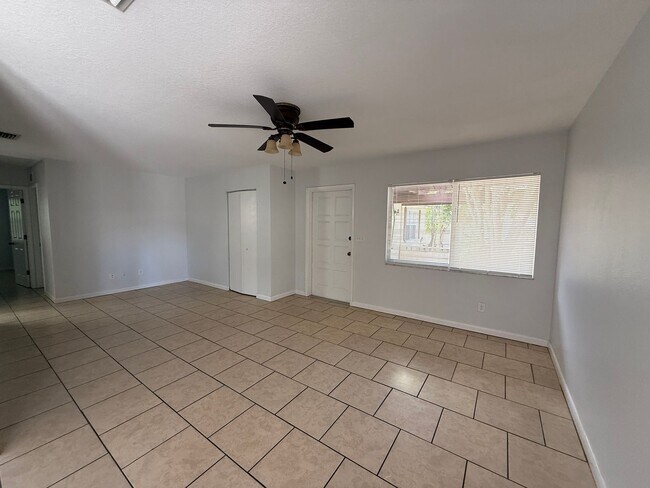 Building Photo - 2512 51st Ave Terrace W