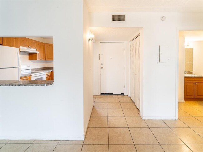 Building Photo - 2876 Somerset Park Dr