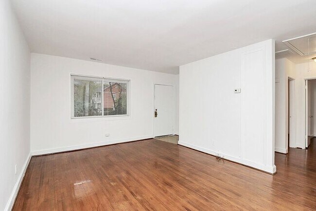 Building Photo - Charming 2BD/1BA Unit on Pecan Ave!