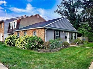 Building Photo - 31 Kingsley Way