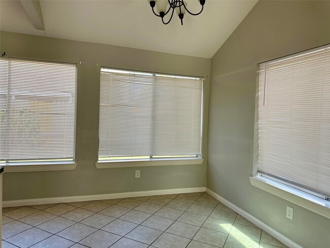 Building Photo - 18530 Meadows Way Dr