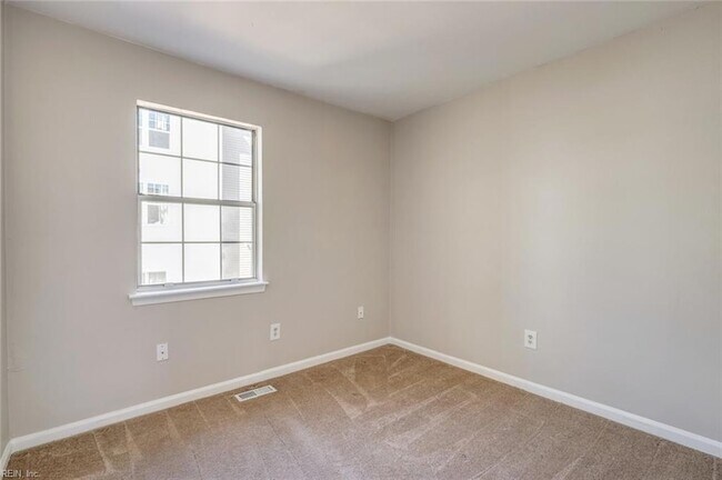 Building Photo - 436 Peregrine St