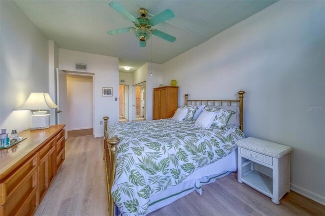 Building Photo - 400 Island Way