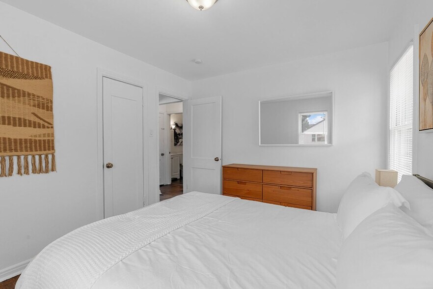 Building Photo - 6563 Julian Ave