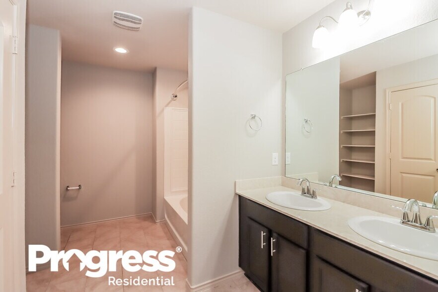 Building Photo - 23139 Robbers Nest Dr