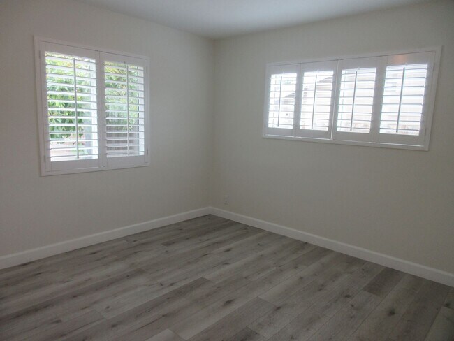 Building Photo - Beautifully updated Porter Ranch 3bed / 2 bath Home on Canby
