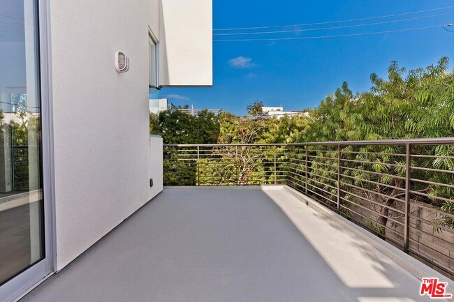 Building Photo - 614 Westmount Dr