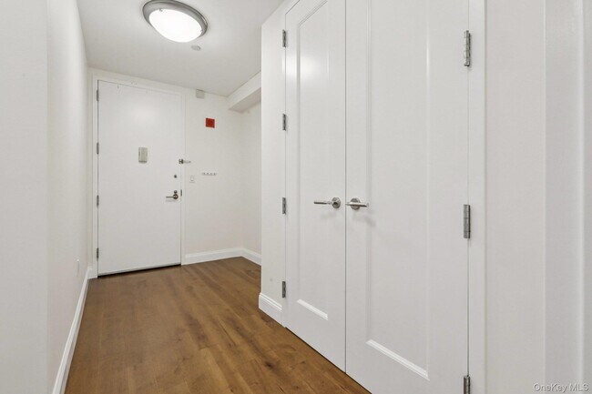 Building Photo - 10 City Pl