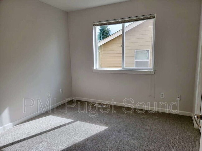 Building Photo - 576 Mount Baker Pl NE