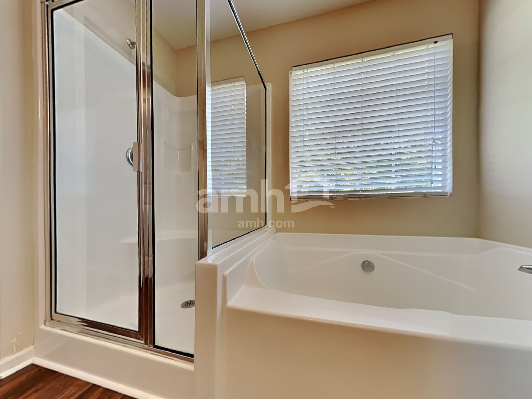 Building Photo - 910 Laurel Oaks Ln