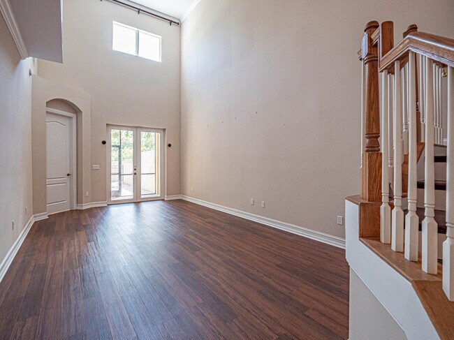 Building Photo - 1875 Bridgepointe Cir
