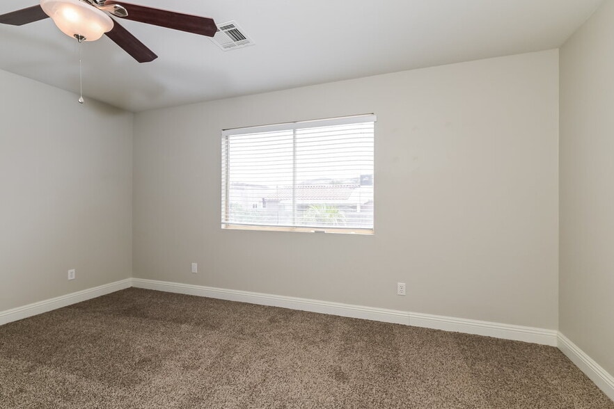 Building Photo - 445 Opal Dr