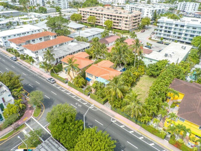 Building Photo - 8200 Harding Ave