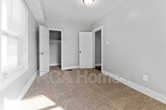 Building Photo - 2948 N Park Ave