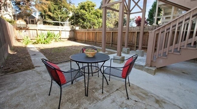 Building Photo - 330 6th Ave