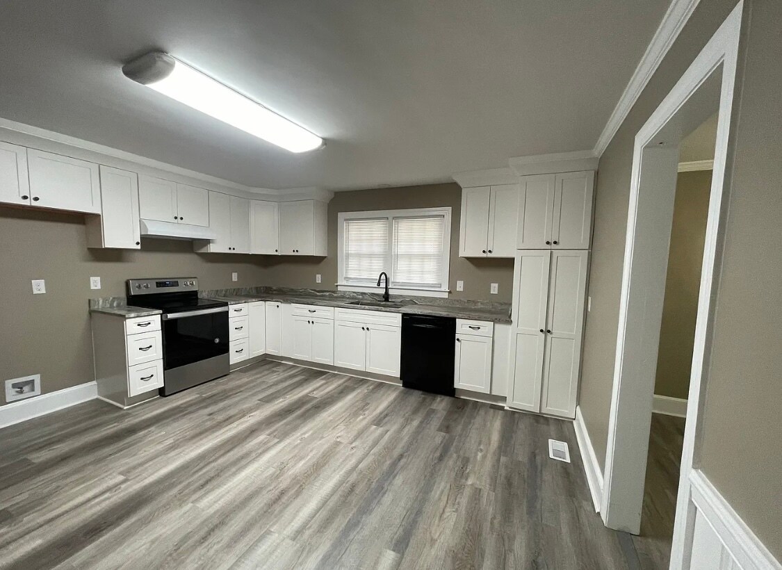 Building Photo - 1742 Beaumont Dr