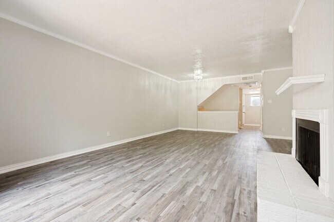 Building Photo - Prime Las Colinas Location! Spacious Condo Minutes from Dining & Entertainment