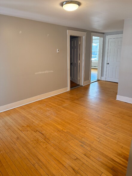 Building Photo - 557 Pine St