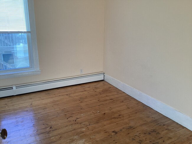 #1 Bed - 16 Oak St