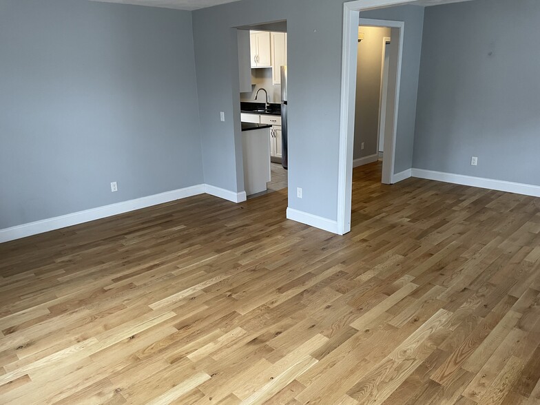 Building Photo - 72 Sterling St